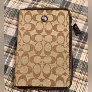 Tan/Chestnut Signature Zip for a Tablet